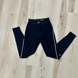 ALO Yoga Airlift High-Waist Suit Up Legging. NWOT